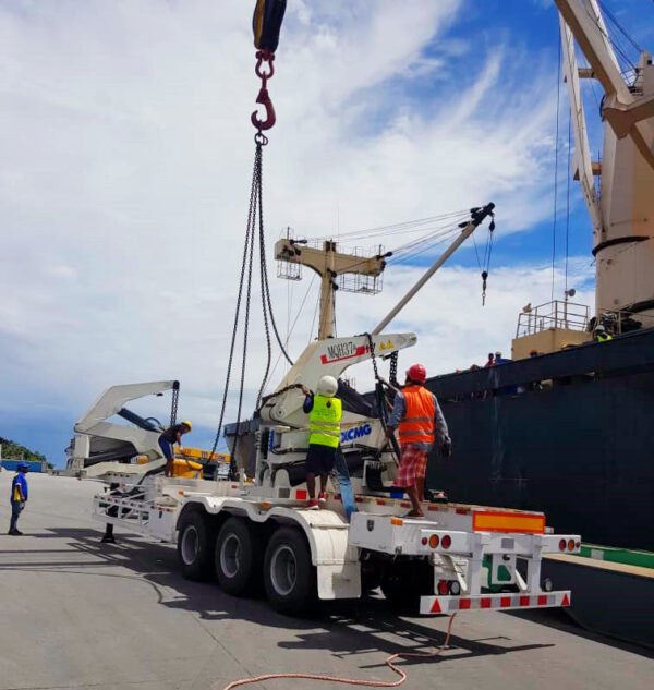 Semi-remorque Élévateur latéral de conteneur de 37 tonnes - Image 3